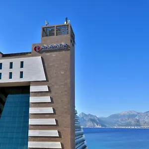 Otel Ramada Plaza *****
